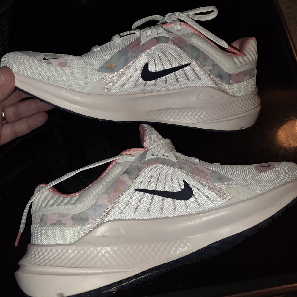 Nike Quest 5 Premium Pink Pearl Floral Running Shoes 8 - Picture 3 of 12